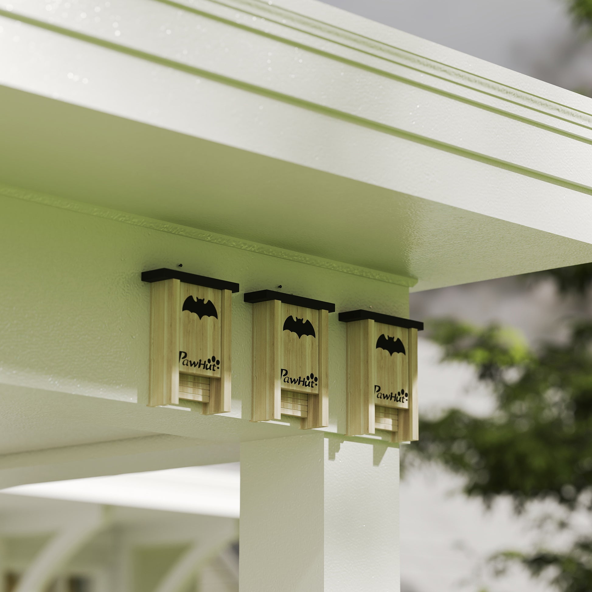 Trio de bat houses PAWHUT installées dans un jardin écologique – refuge naturel pour chauves-souris 4